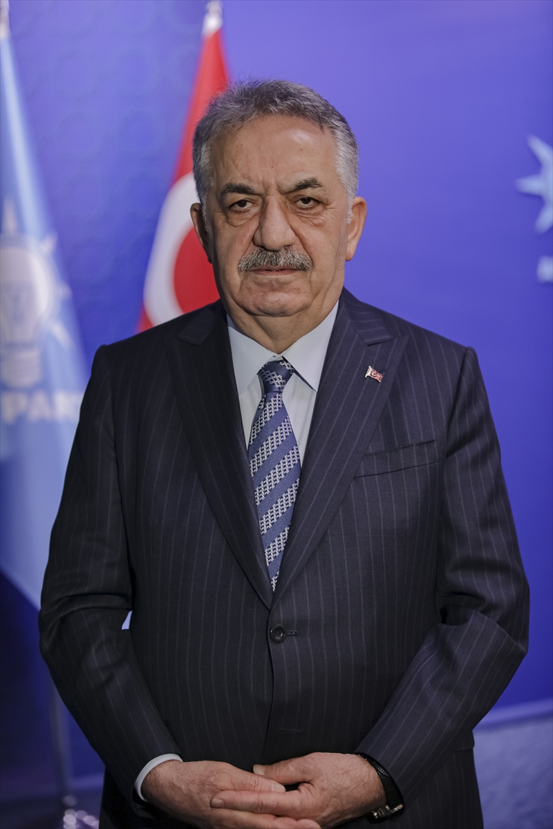 AK Parti'li Hayati Yazıcı, Cumhurbaşkanı Erdoğan'ın adaylığıyla ilgili tartışmaları değerlendirdi: