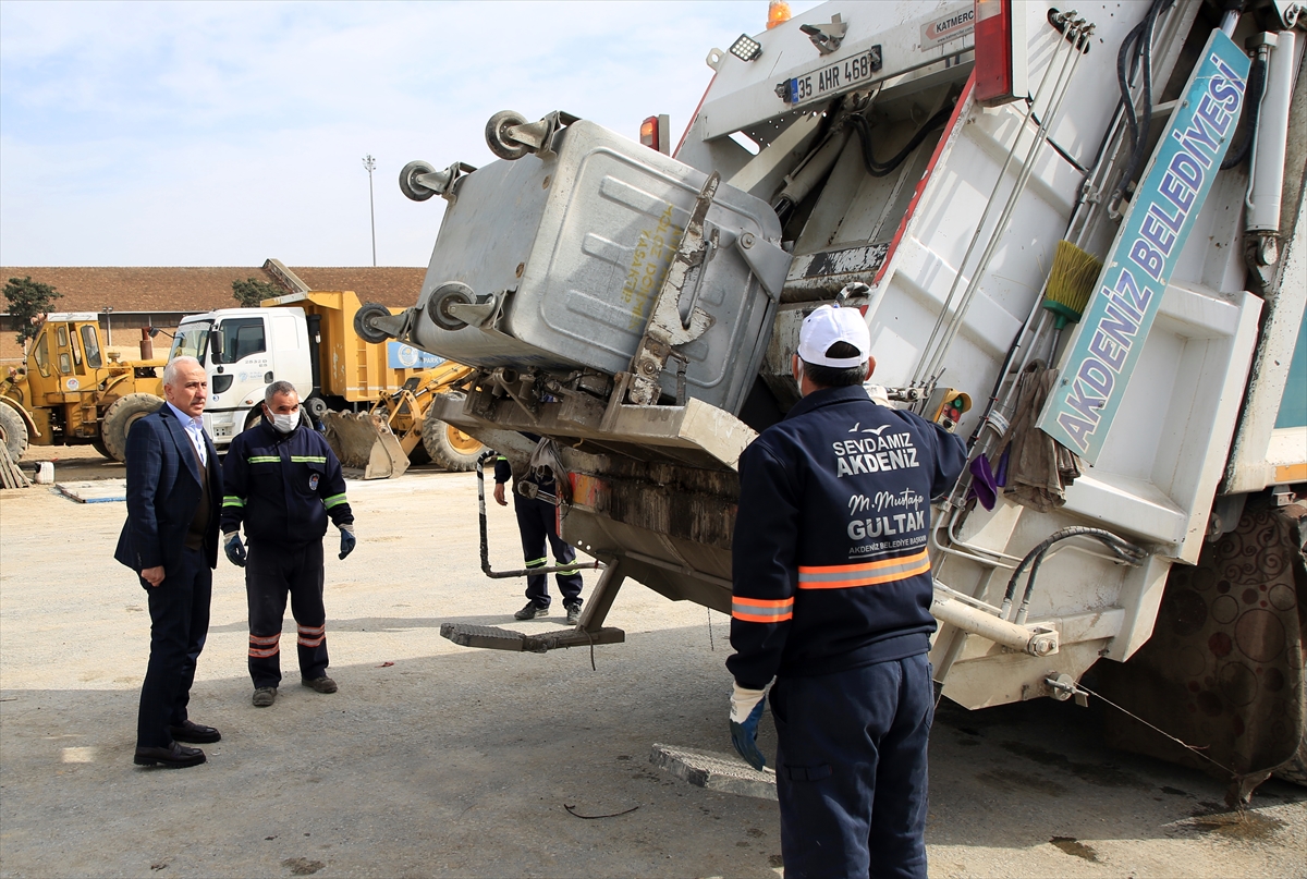 Akdeniz Belediyesi temizlik çalışanlarına koku tazminatı verecek