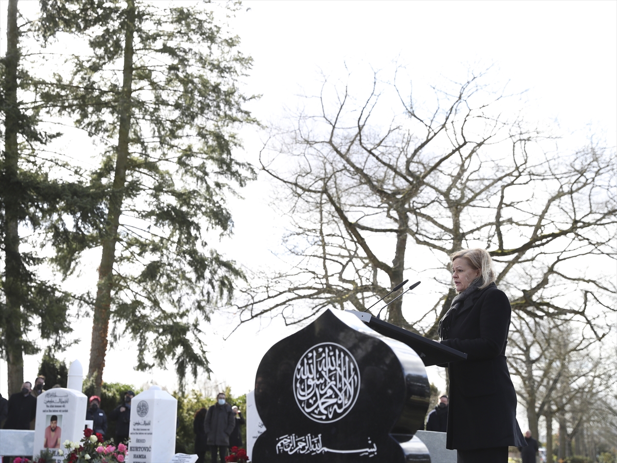 Almanya'daki ırkçı terör saldırısında yaşamını yitirenler Hanau'da anıldı