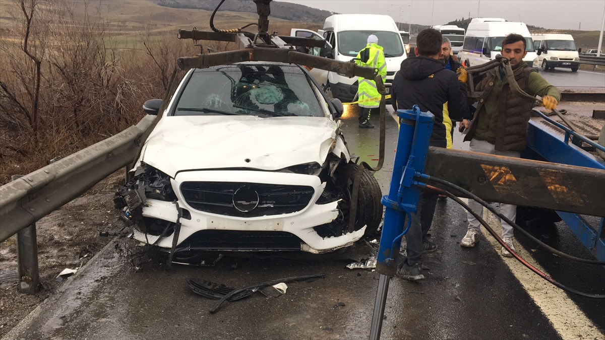 Ankara'da otomobilin çarptığı yol işçisi hayatını kaybetti