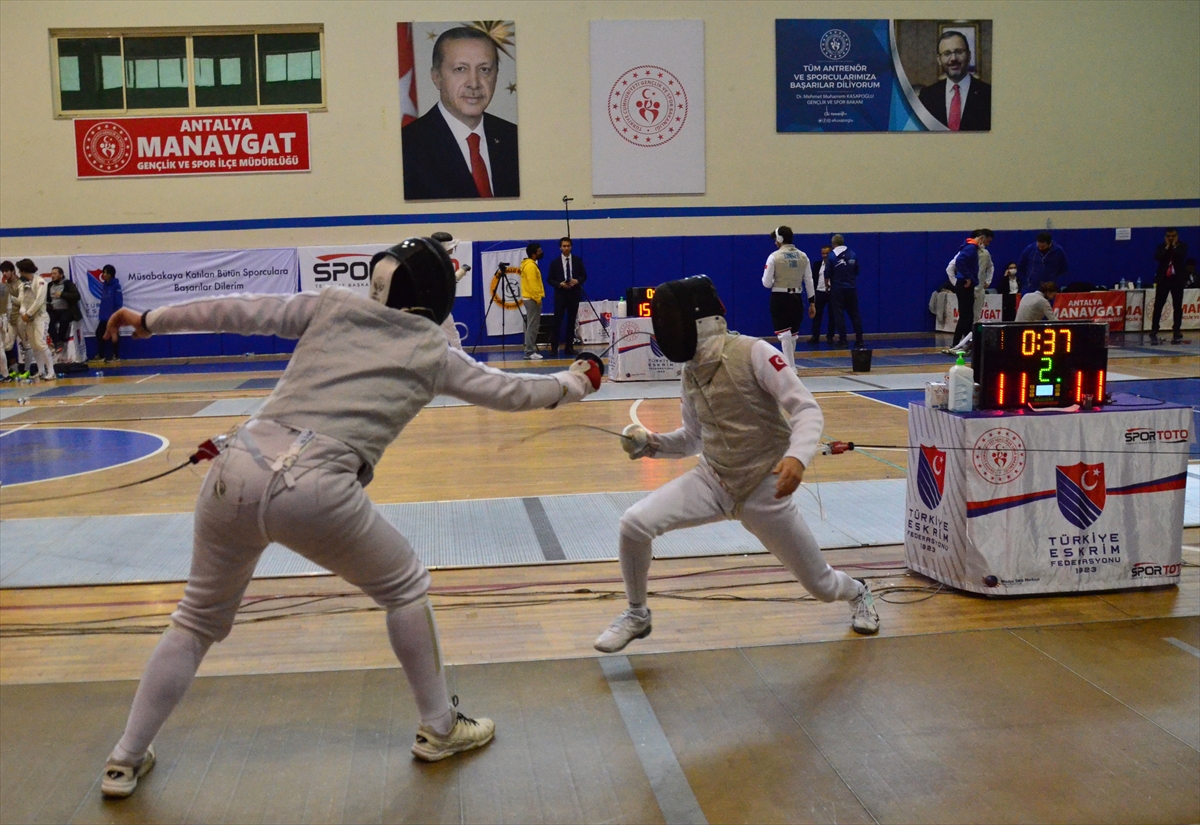 Antalya'da Yıldızlar Kılıç Federasyon Kupası düzenlendi