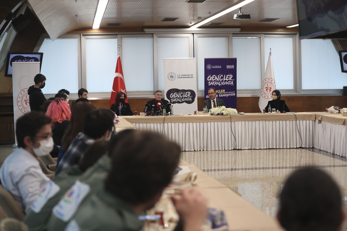 Bakan Kasapoğlu ve Aziz Sancar, gençlerle buluştu