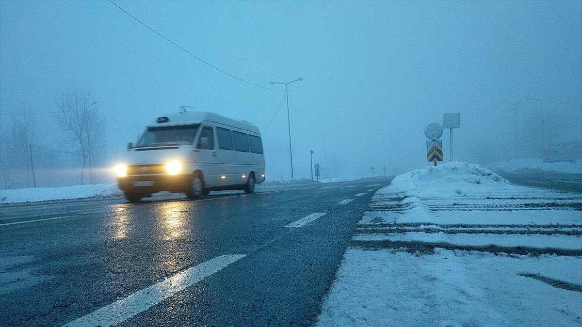 Bolu Dağı'nda hafif kar ve sis etkili oluyor