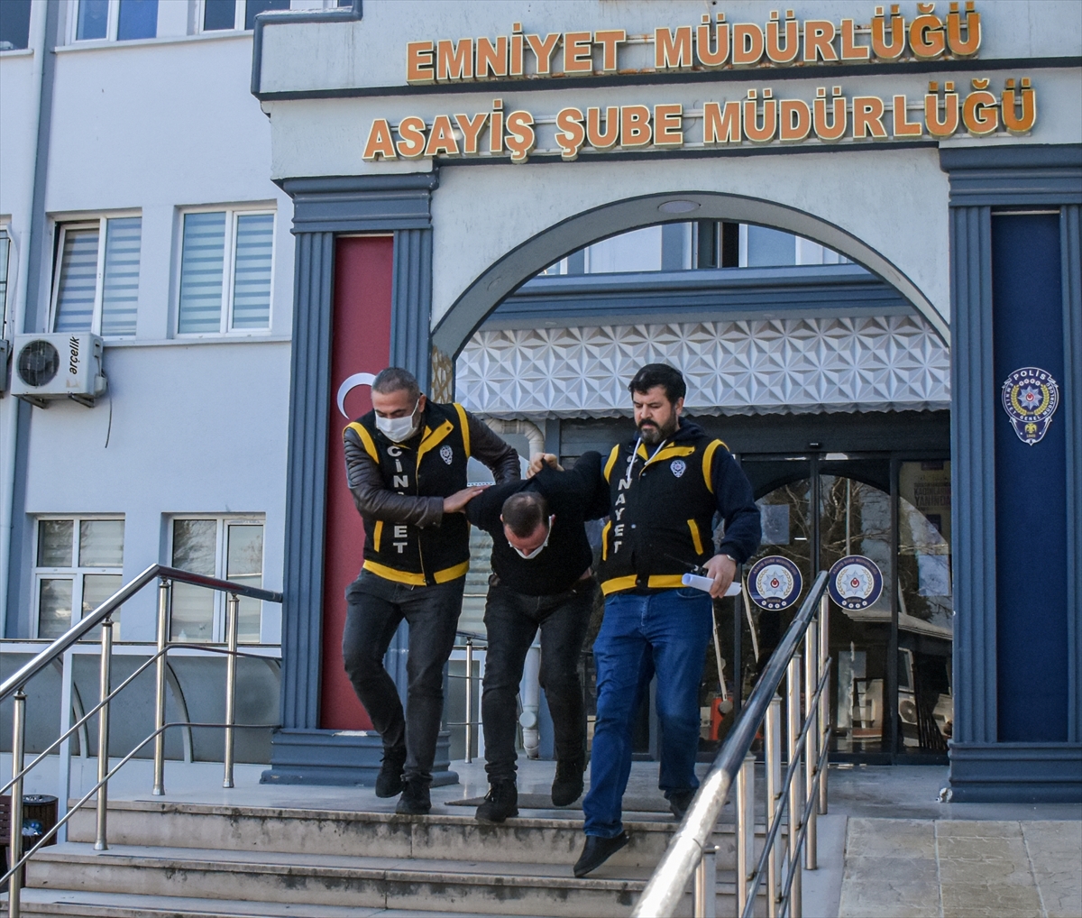 GÜNCELLEME – Bursa'da hırsızlık şüphelisinin bıçakladığı din görevlisi yaralandı