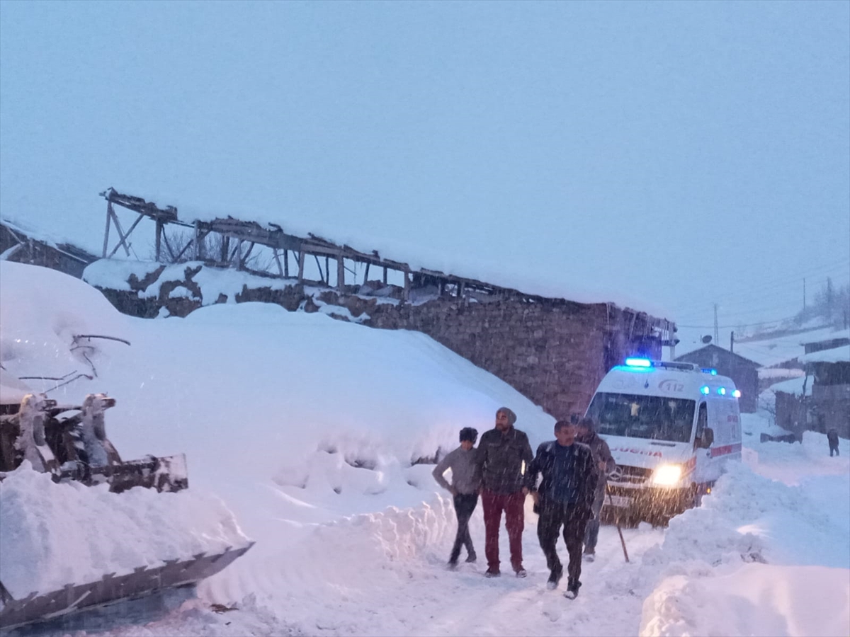 Doğum için geldikleri köyde yaralıyı da kurtardılar