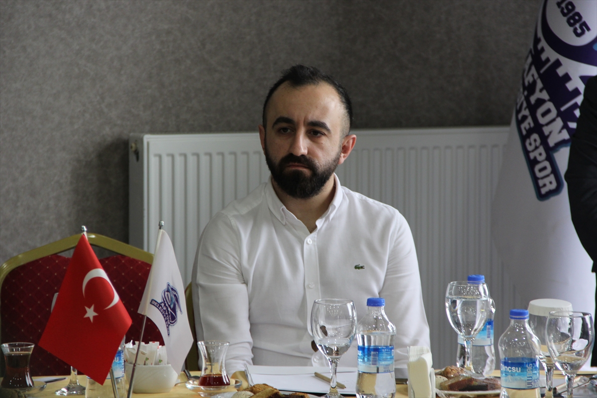 HDI Sigorta Afyon Belediyespor, yeni transferlerine toplu imza töreni düzenledi