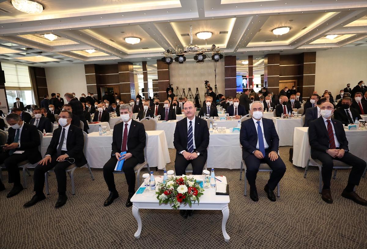 İçişleri Bakanı Soylu, valilerle bir araya geldi