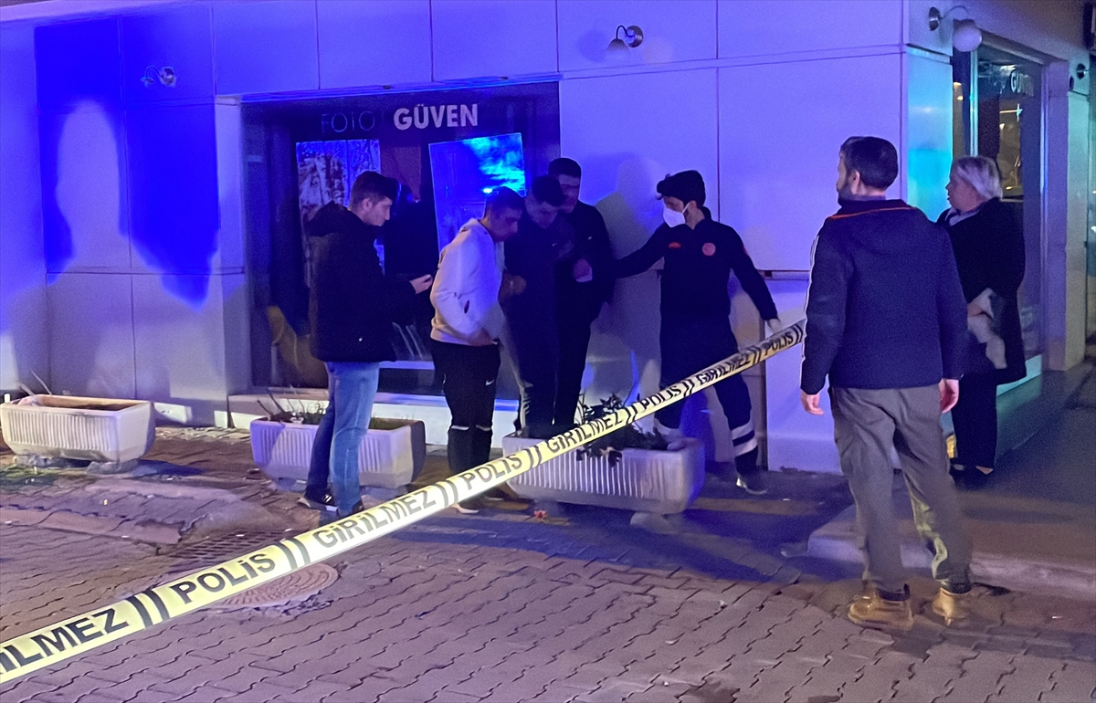 İzmir'de silahlı kavgada 2 kişi yaralandı