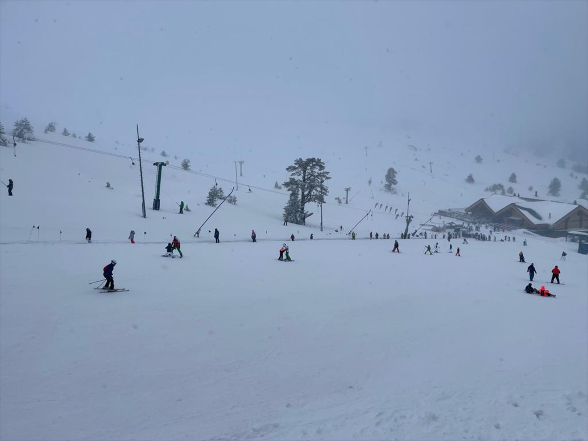 Bolu Kartalkaya'da kar yağışı başladı