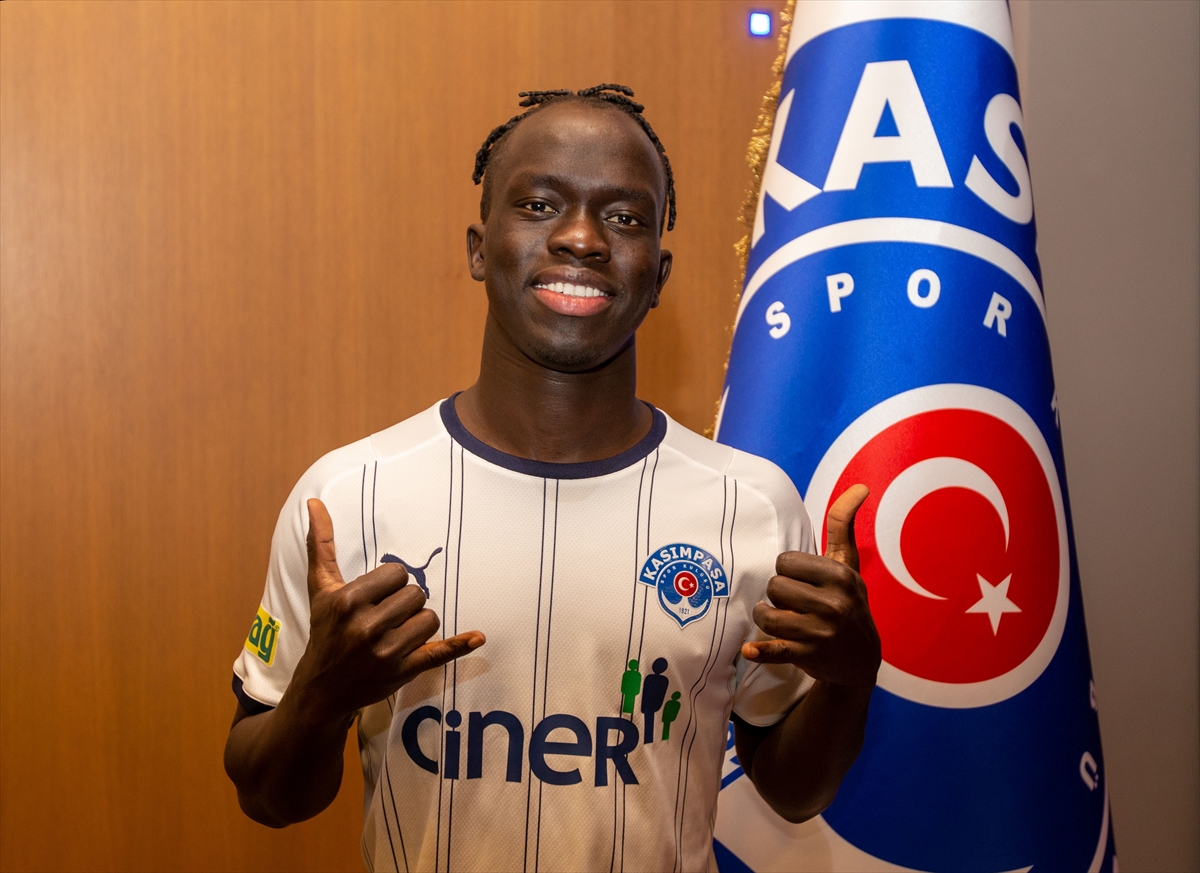Kasımpaşa, Midtjylland'den Awer Mabil'i kadrosuna kattı