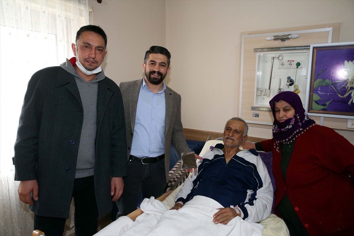 Tokat'ta bir hastanın safra kesesinden 14 bin 387 adet taş çıkartıldı