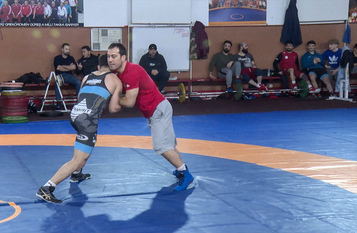 Türkiye Güreş Federasyonu Başkanı Şeref Eroğlu mindere çıktı