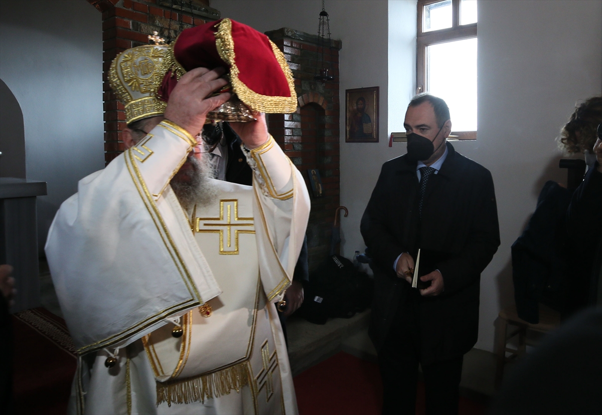 Yunanistan Dışişleri Bakan Yardımcısı Katsaniotis, Gökçeada'da ayine katıldı