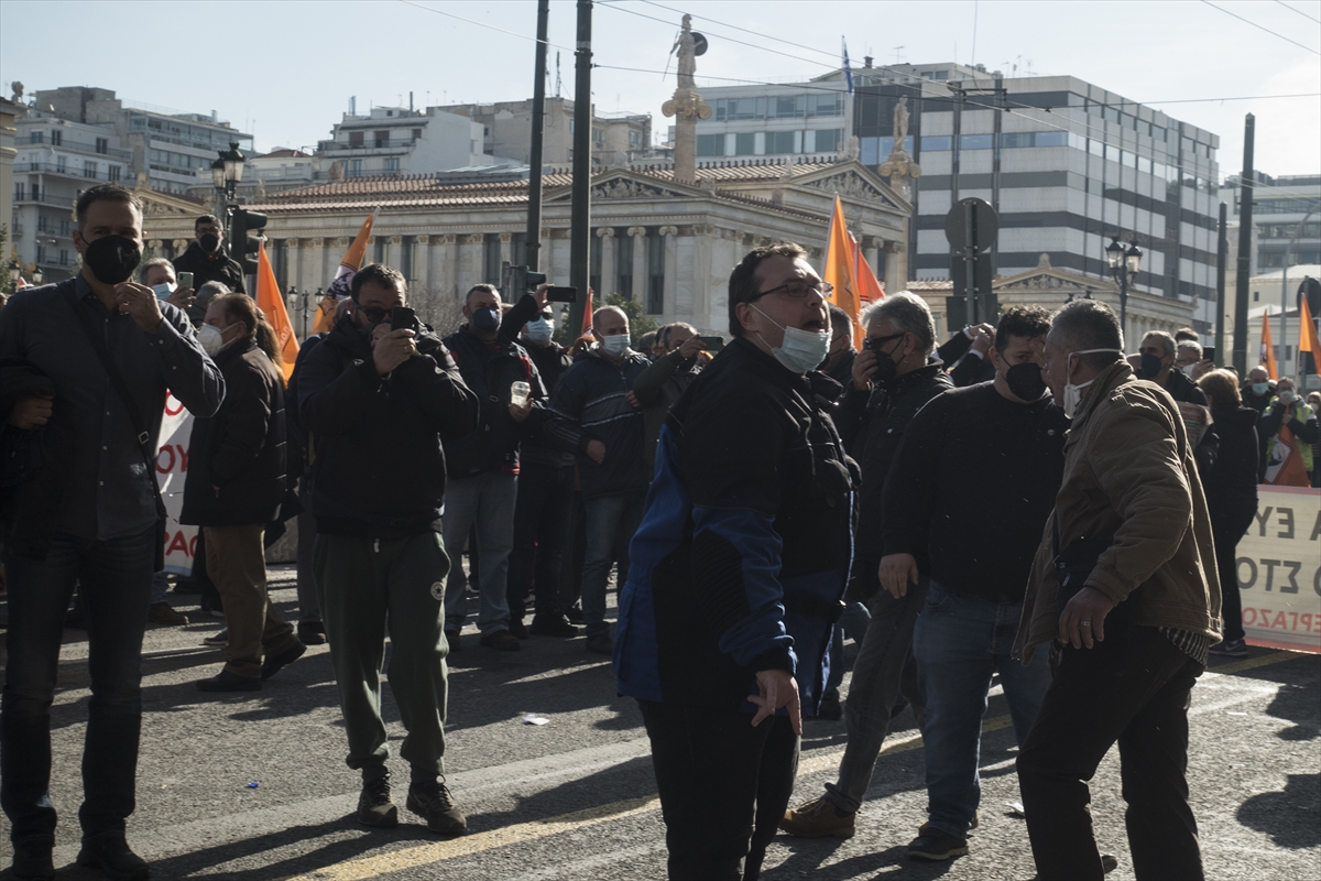 Yunanistan'da sağlık çalışanları ek ödenek talebiyle eylem yaptı