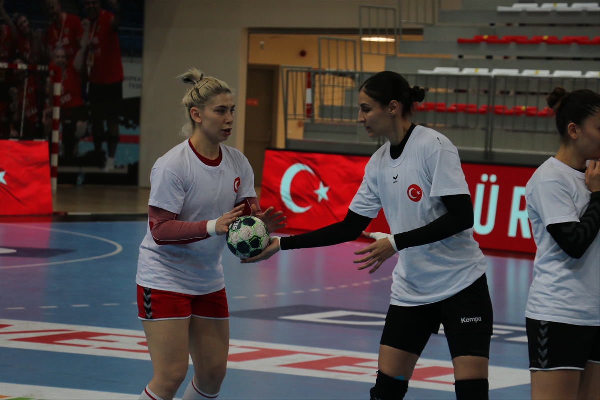 A Milli Kadın Hentbol Takımı'nın İzlanda maçı hazırlıkları Kastamonu'da sürüyor