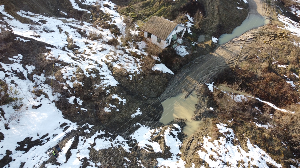 Bartın'da heyelanda zarar gören alanlarda çalışmalar sürüyor