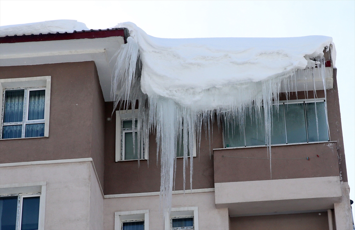 Van, Hakkari, Bitlis ve Muş'ta 362 yerleşimin yolu kardan kapandı
