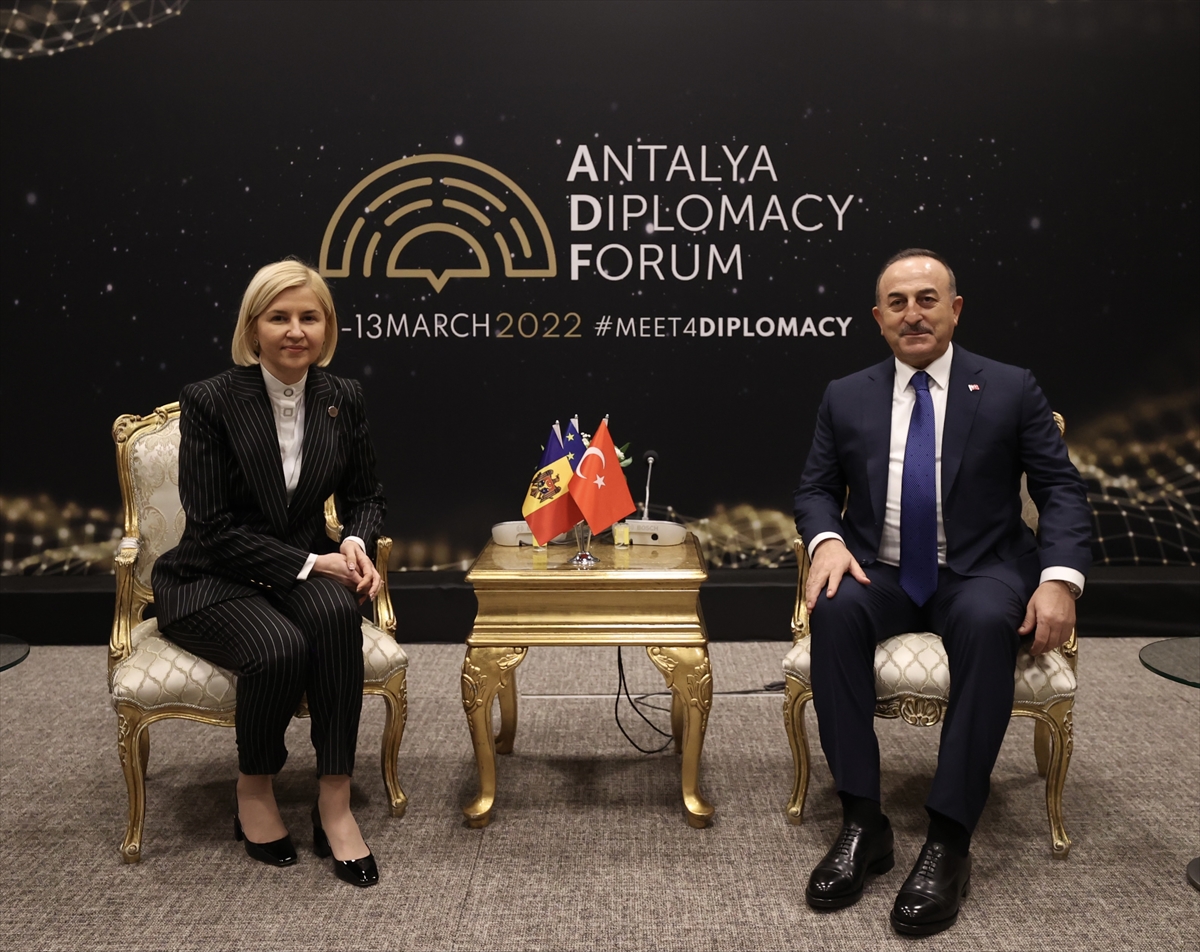 Dışişleri Bakanı Çavuşoğlu, ADF marjında ikili görüşmelerini sürdürüyor