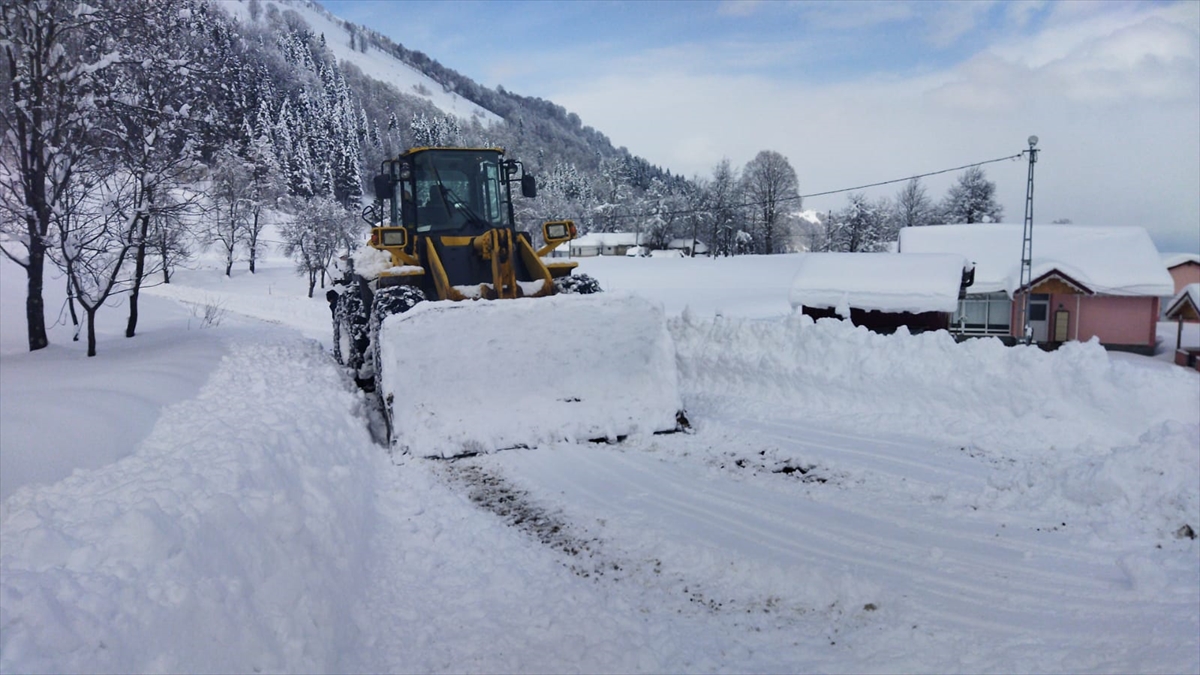 Doğu Karadeniz'de 474 yerleşim birimiyle ulaşım sağlanamıyor