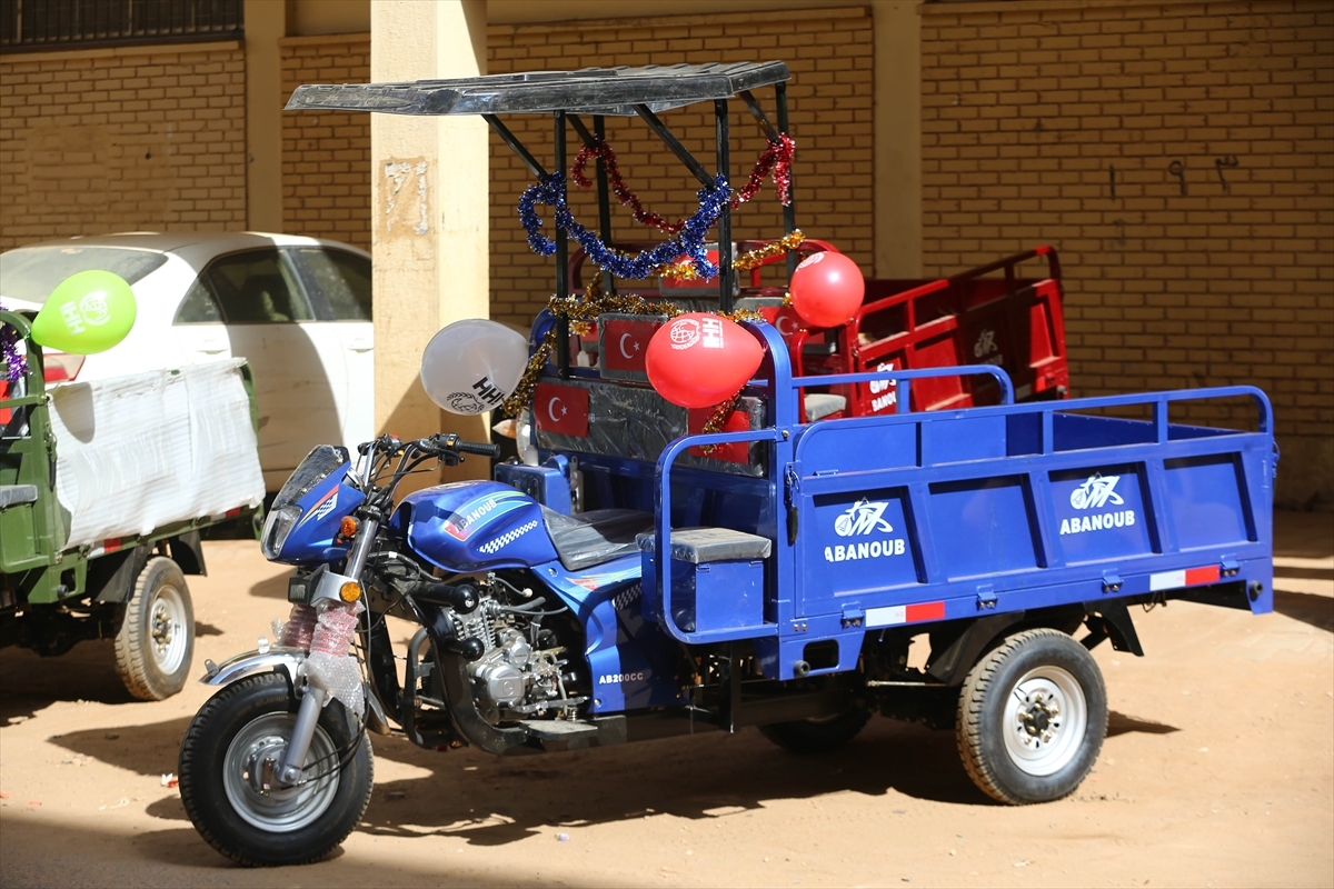 İHH, “Büsbüyük İyilikler” sloganıyla Sudanlı yetimlere destek programı düzenledi