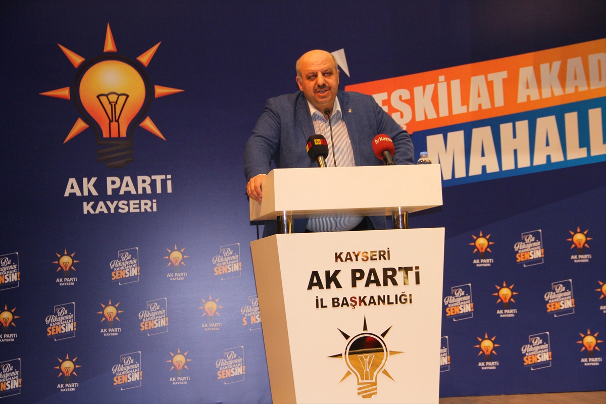 Kayseri'de AK Parti'nin “Teşkilat Akademisi Mahalle Yönetimleri” eğitimi başladı