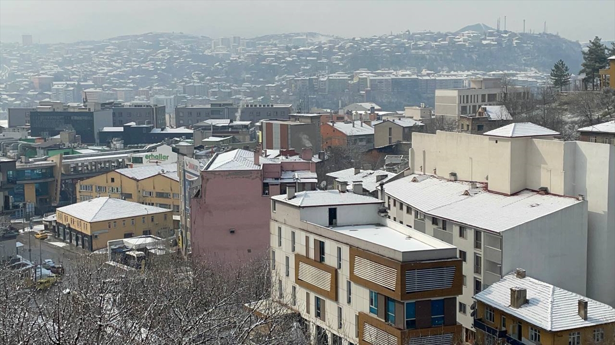 Kocaeli ve Karabük'te kar yağışı etkisini sürdürüyor