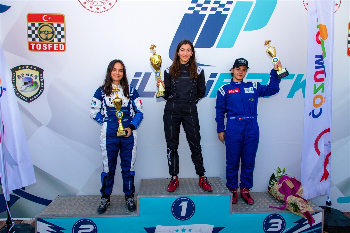 Otomobil pist yarışlarının yurt dışında yarışan ilk kadın pilotu olmak istiyor