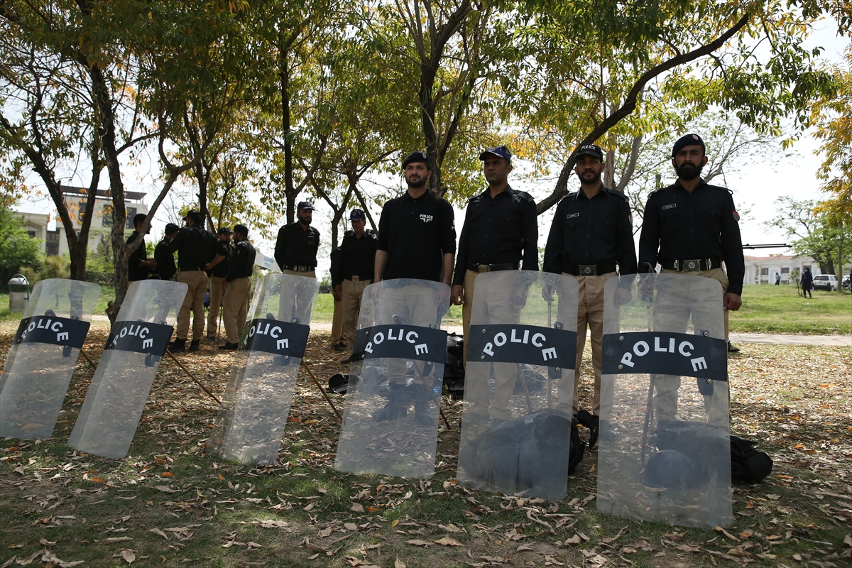 Pakistan'da Başbakan Han'a karşı “güvensizlik oylaması” öncesi güvenlik artırıldı