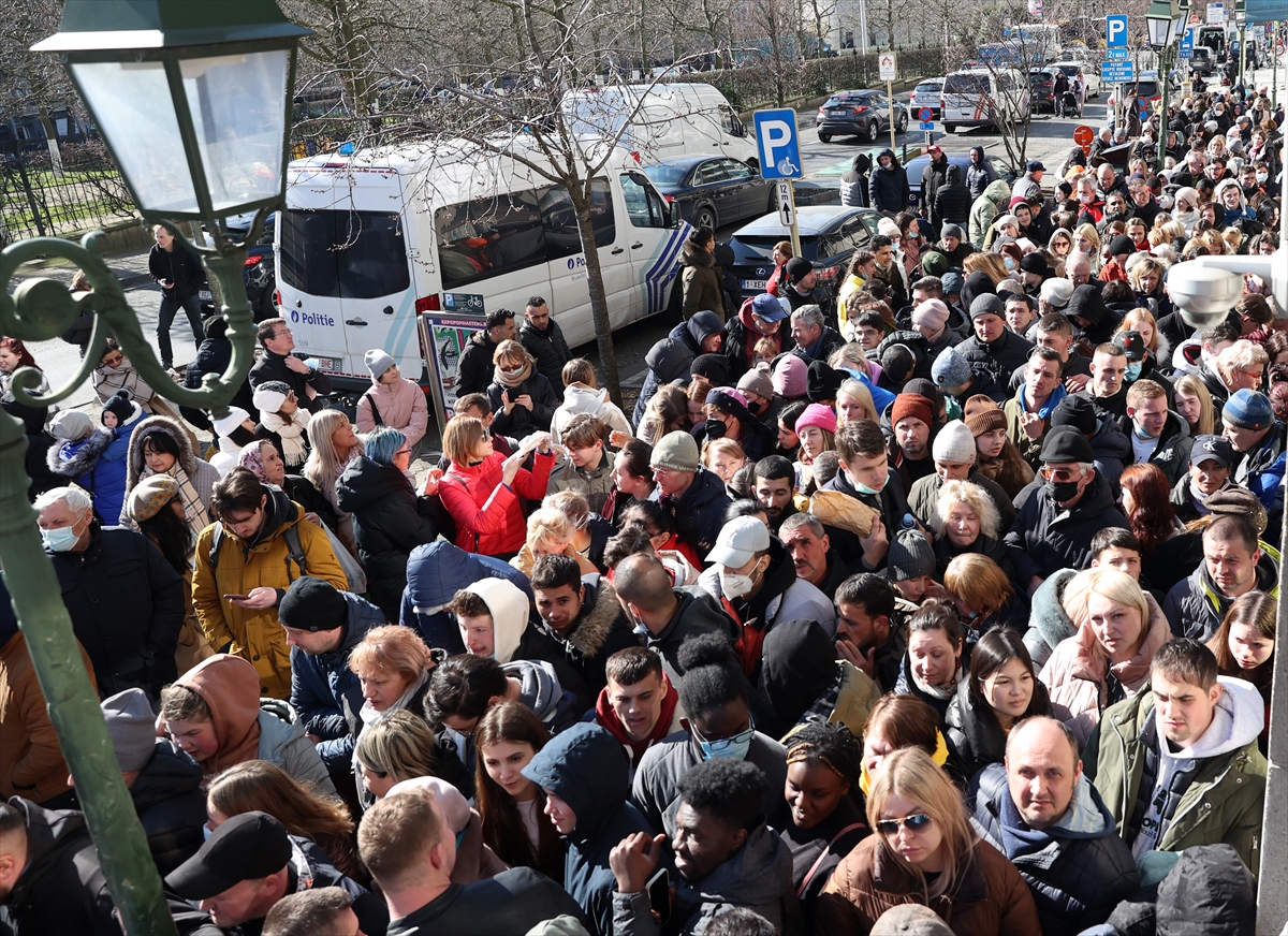 Savaştan kaçan yüzlerce Ukraynalı Belçika'da “geçici koruma” için sıra bekliyor