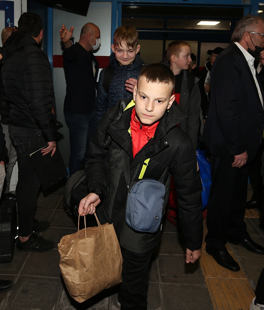 Ukrayna'daki futbol kulüplerinin altyapısından 131 sporcu Trabzon'a geldi