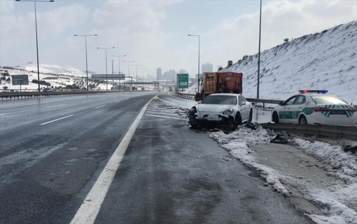 Yeni Malatyaspor Kulübü Başkanı Adil Gevrek, İstanbul'da kaza yaptı