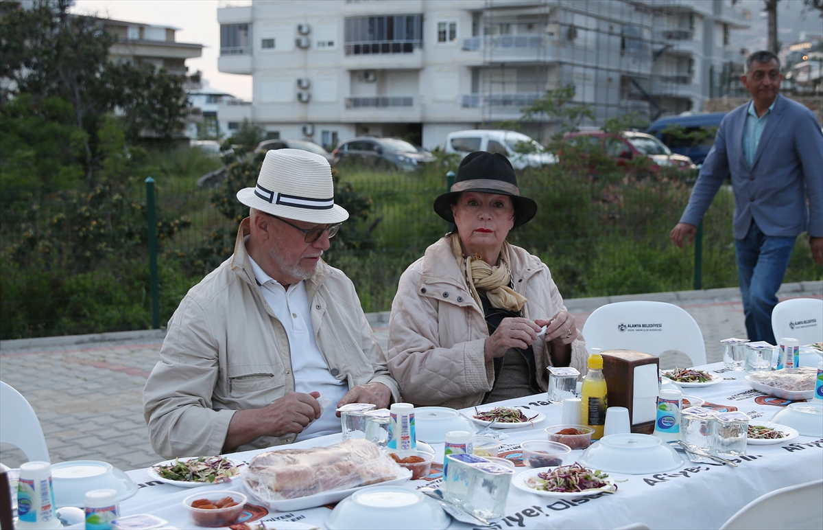 Alanya'da yaşayan yabancılar iftar programında buluştu