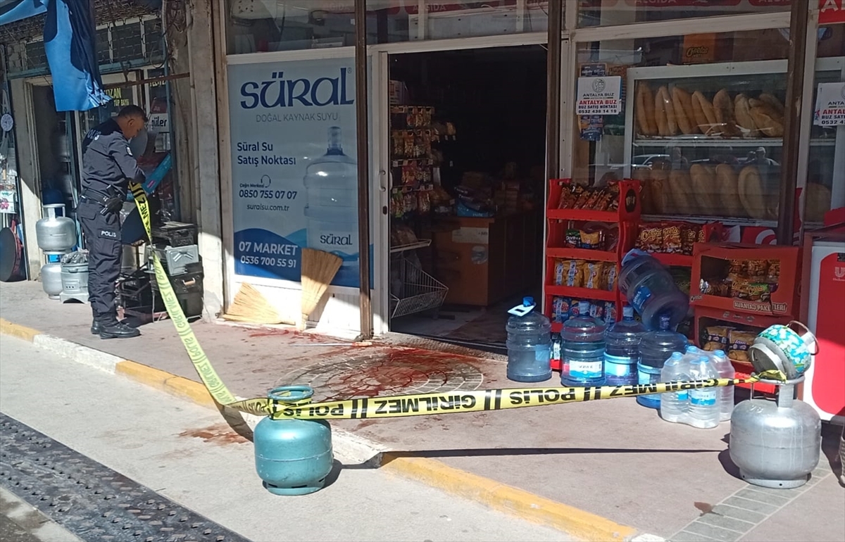 Antalya'da pompalı tüfekle vurulan kişi ağır yaralandı