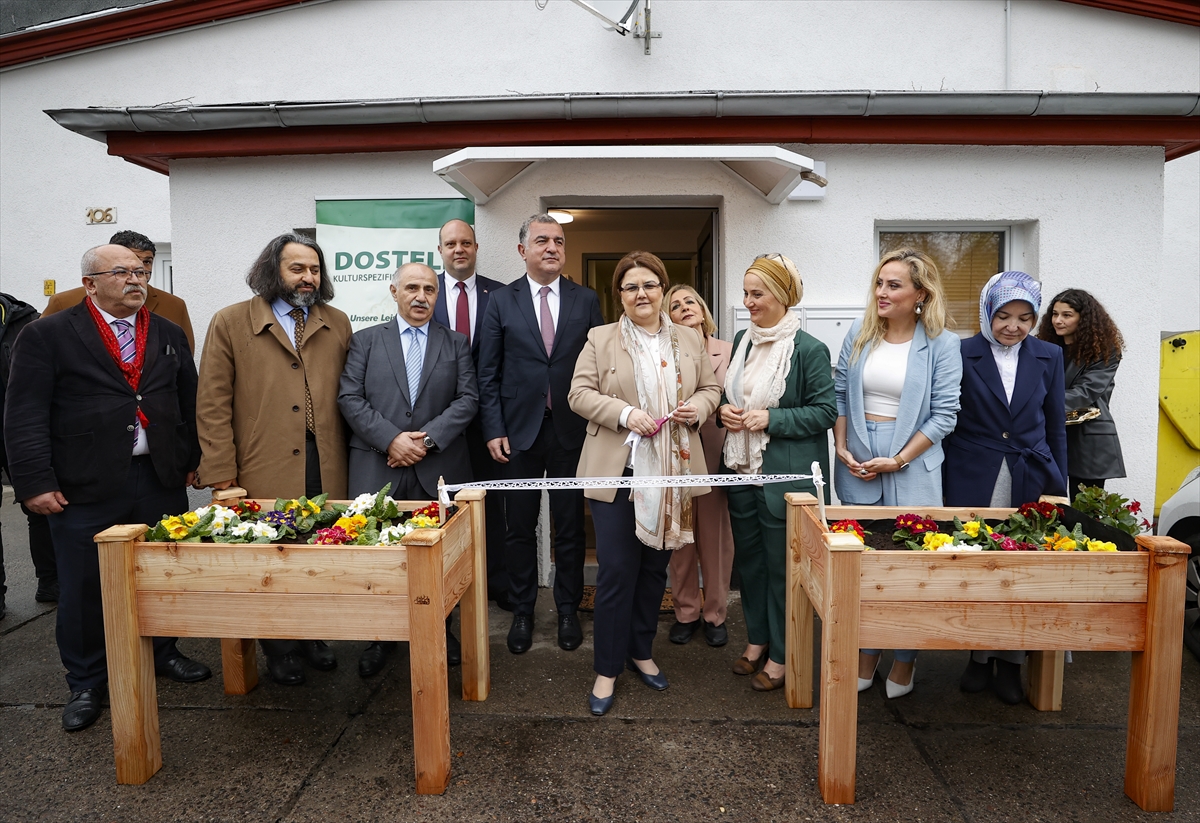 Bakan Yanık, Almanya’da huzurevi açılışı yaptı