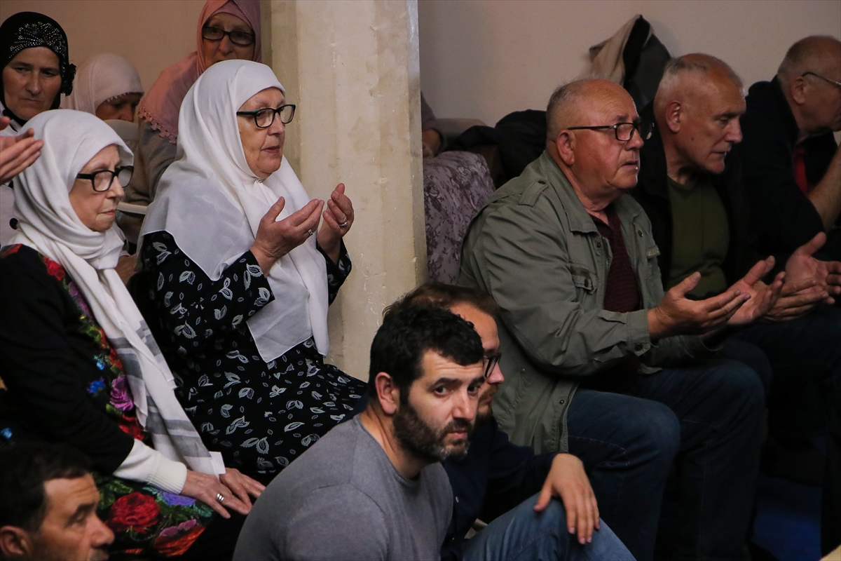 Balkanlar'da Kadir Gecesi dualarla idrak edildi