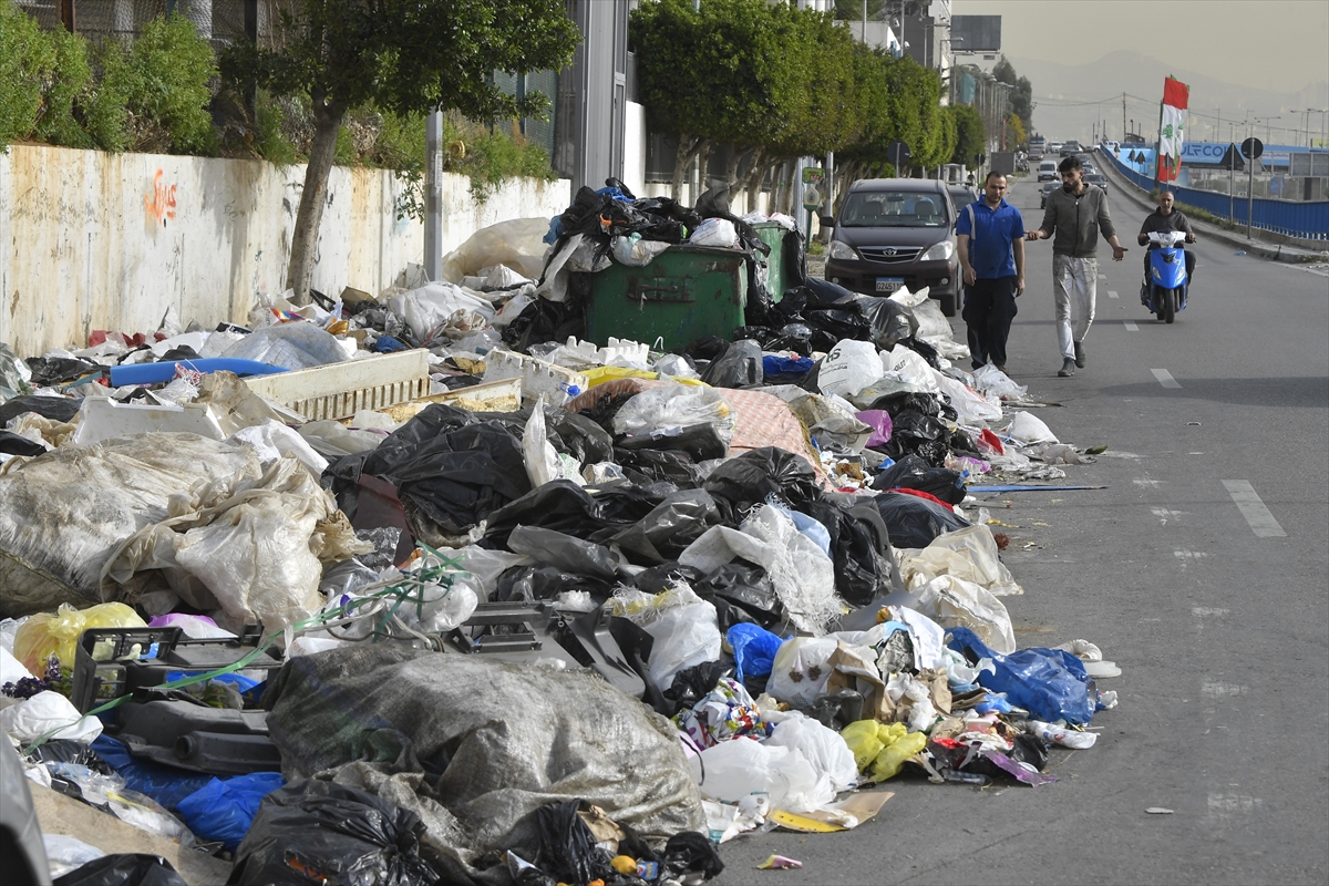 Beyrut sokaklarında yeniden çöp yığınları oluştu
