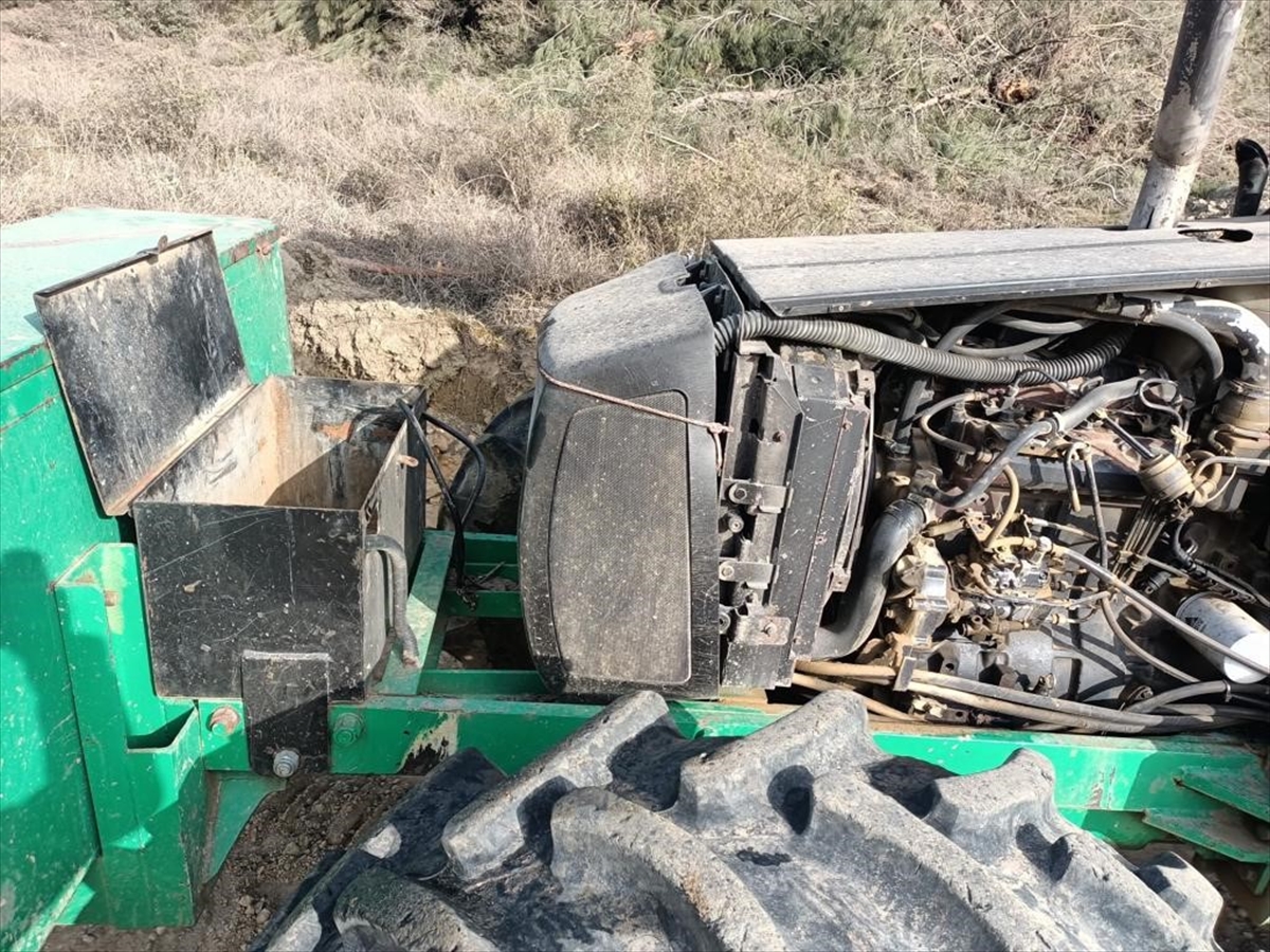 Bilecik'te traktör aküsü ve elektrik direği çalan 2 şüpheli tutuklandı