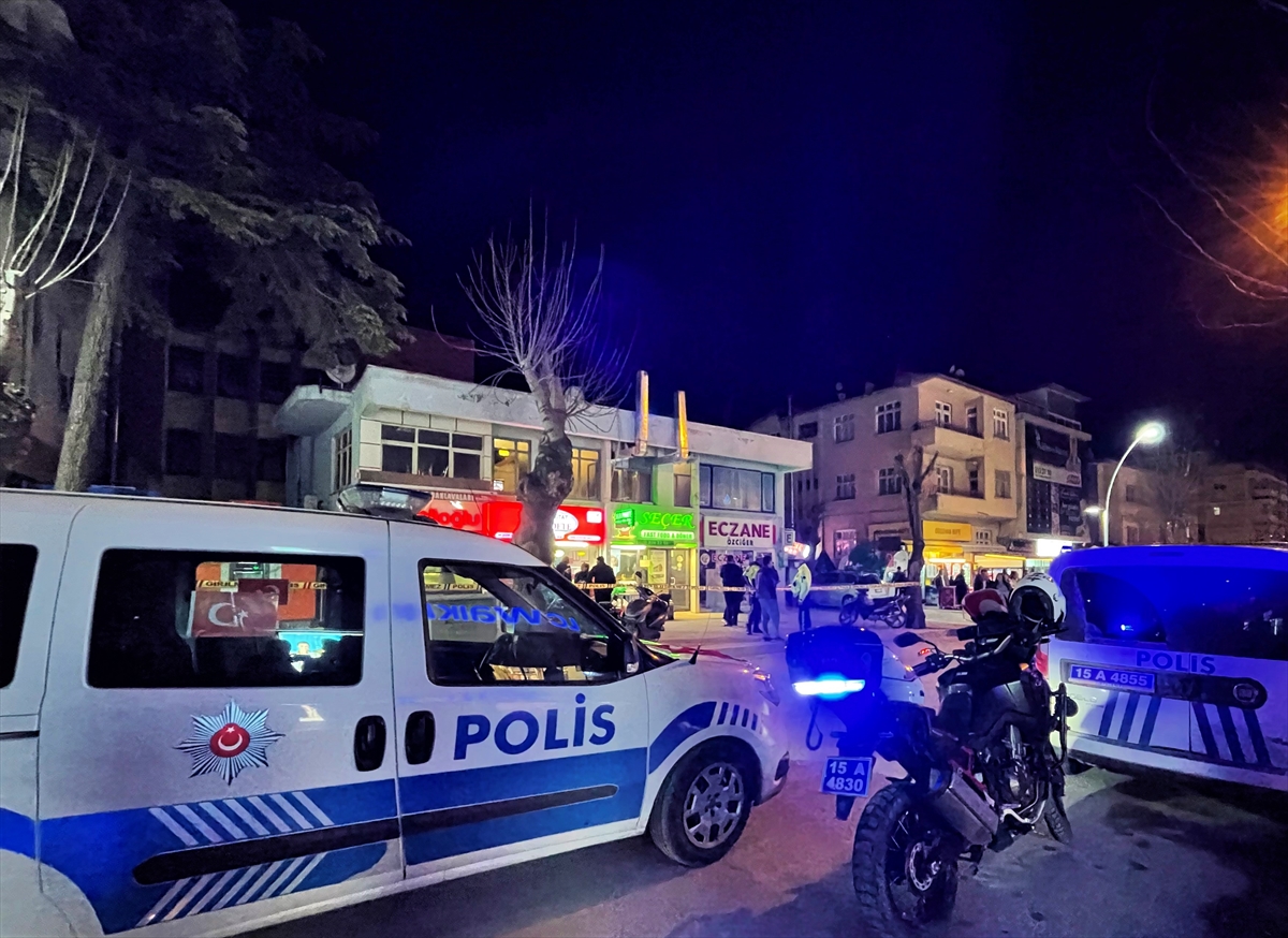 Burdur'da ayrı yaşadığı eşinin silahlı saldırısına uğrayan kadın yaşamını yitirdi