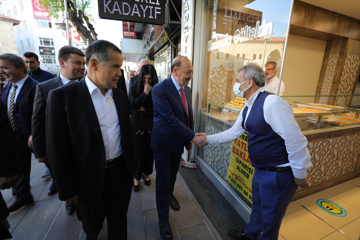 Çalışma ve Sosyal Güvenlik Bakanı Bilgin, Aksaray'da vatandaşlarla iftar yaptı: