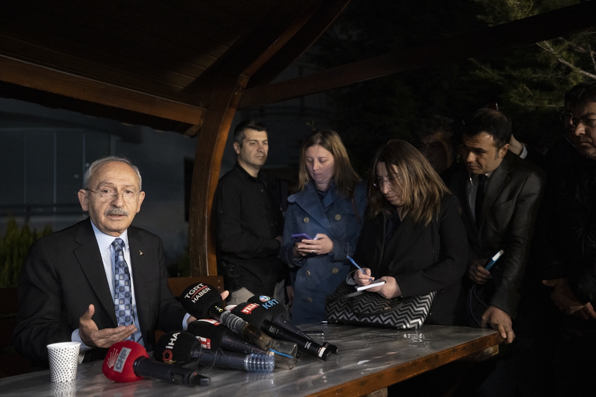 Kemal Kılıçdaroğlu, evinin önünde gazetecilere açıklamalarda bulundu: