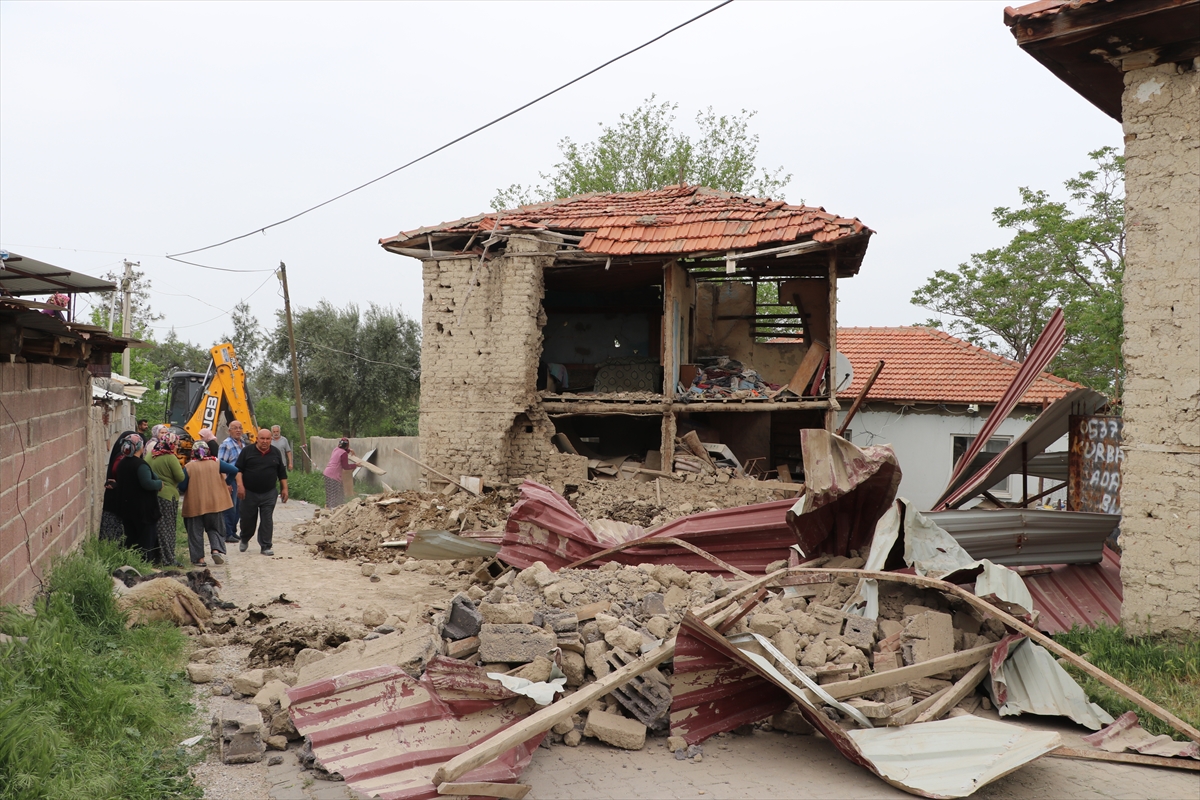 Denizli'de çöken ağıldaki 7 küçükbaş hayvan telef oldu
