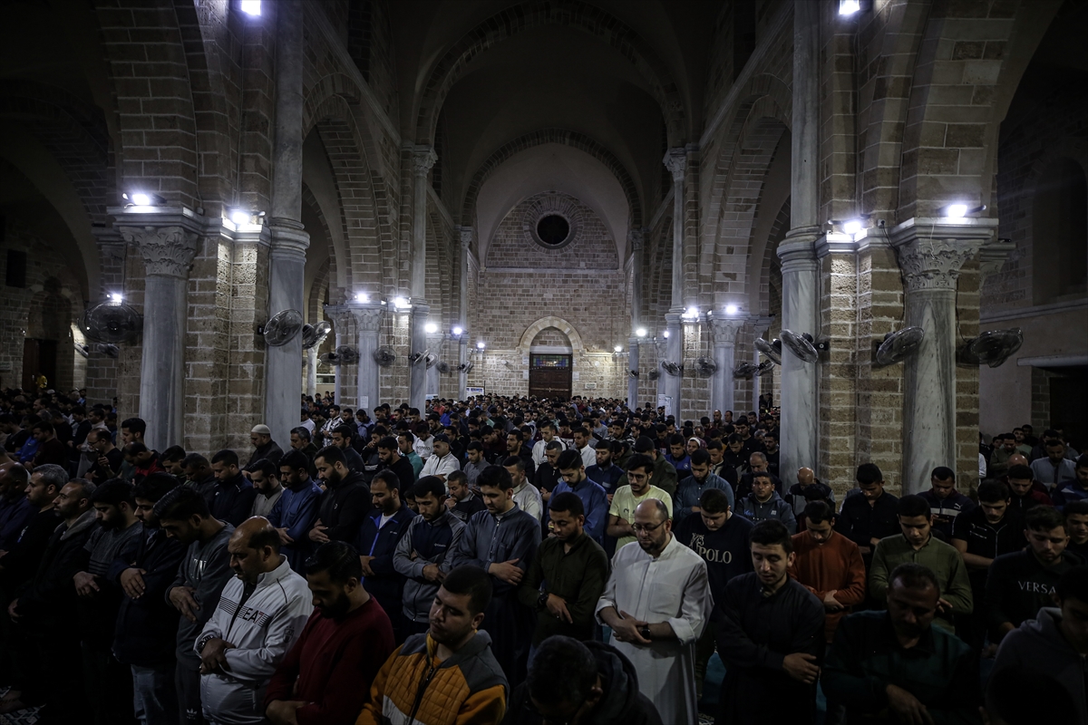 Gazze'de Büyük Ömeri Camisi'nde Kadir Gecesi ihya edildi