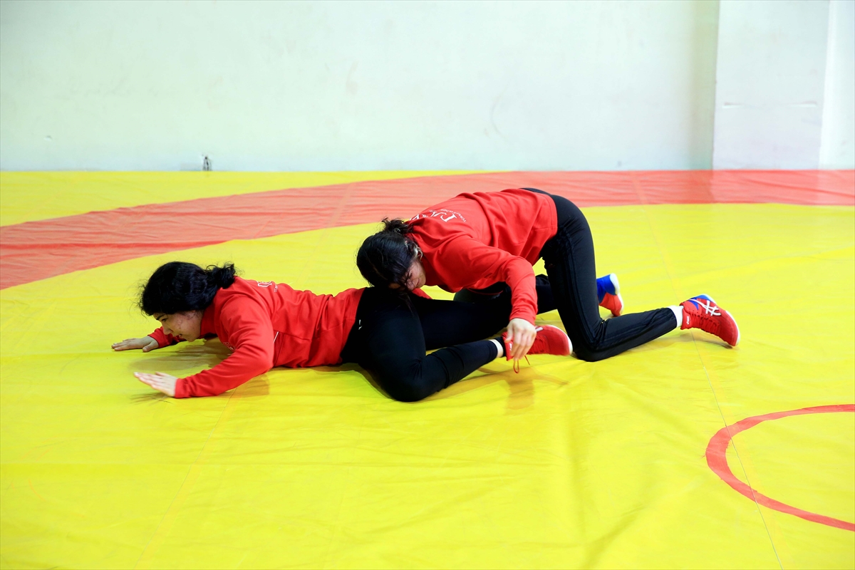 Genç milli güreşçi Ayşe Erkan, Yasemin Adar'ı örnek alıyor