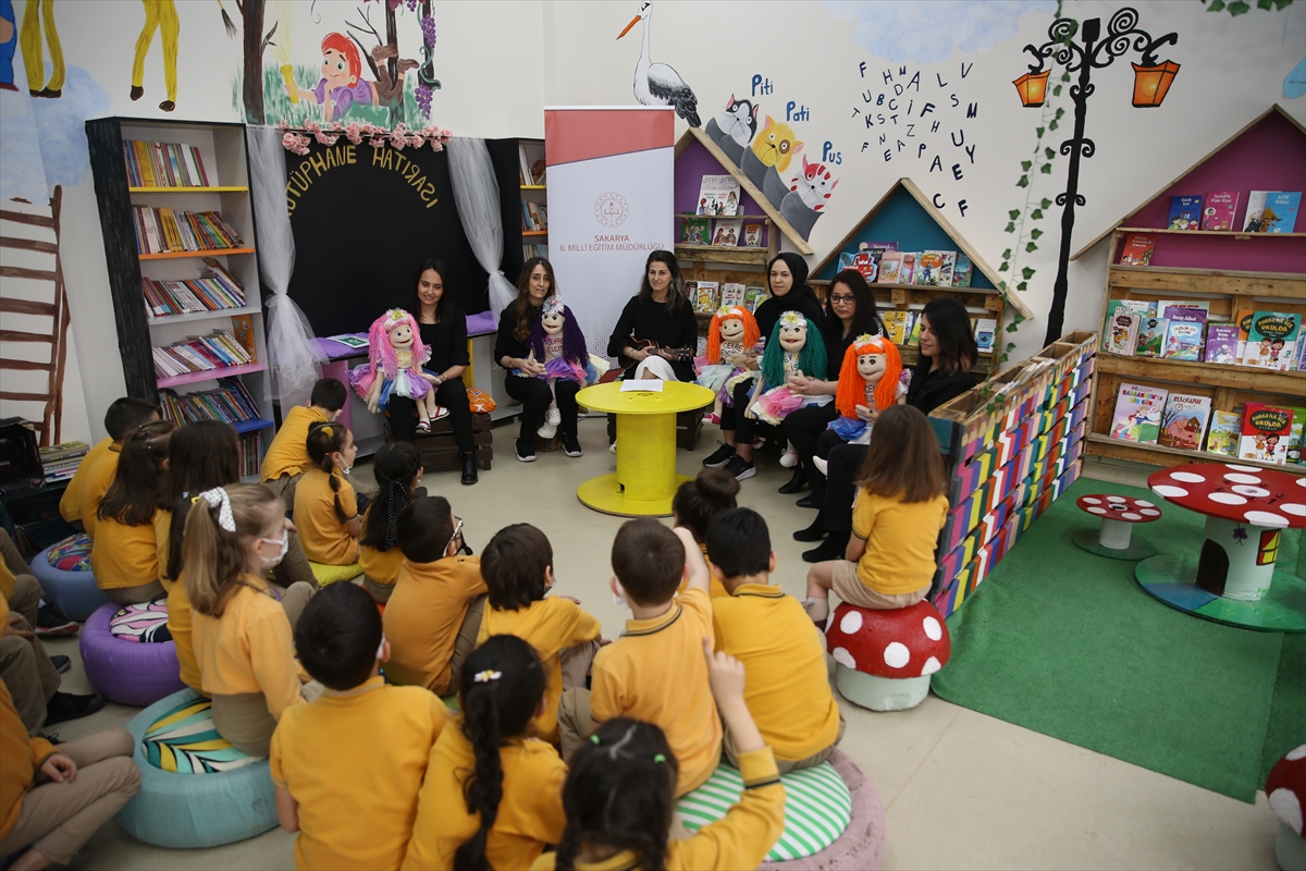 Gönüllü vantrilok öğretmenler, çocuklara kuklalarla çevre bilinci aşılıyor