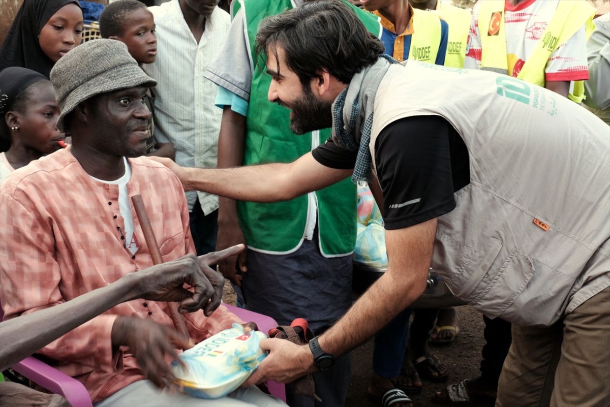 İDDEF, Gine'de her gün 3 bin kişiye iftar veriyor