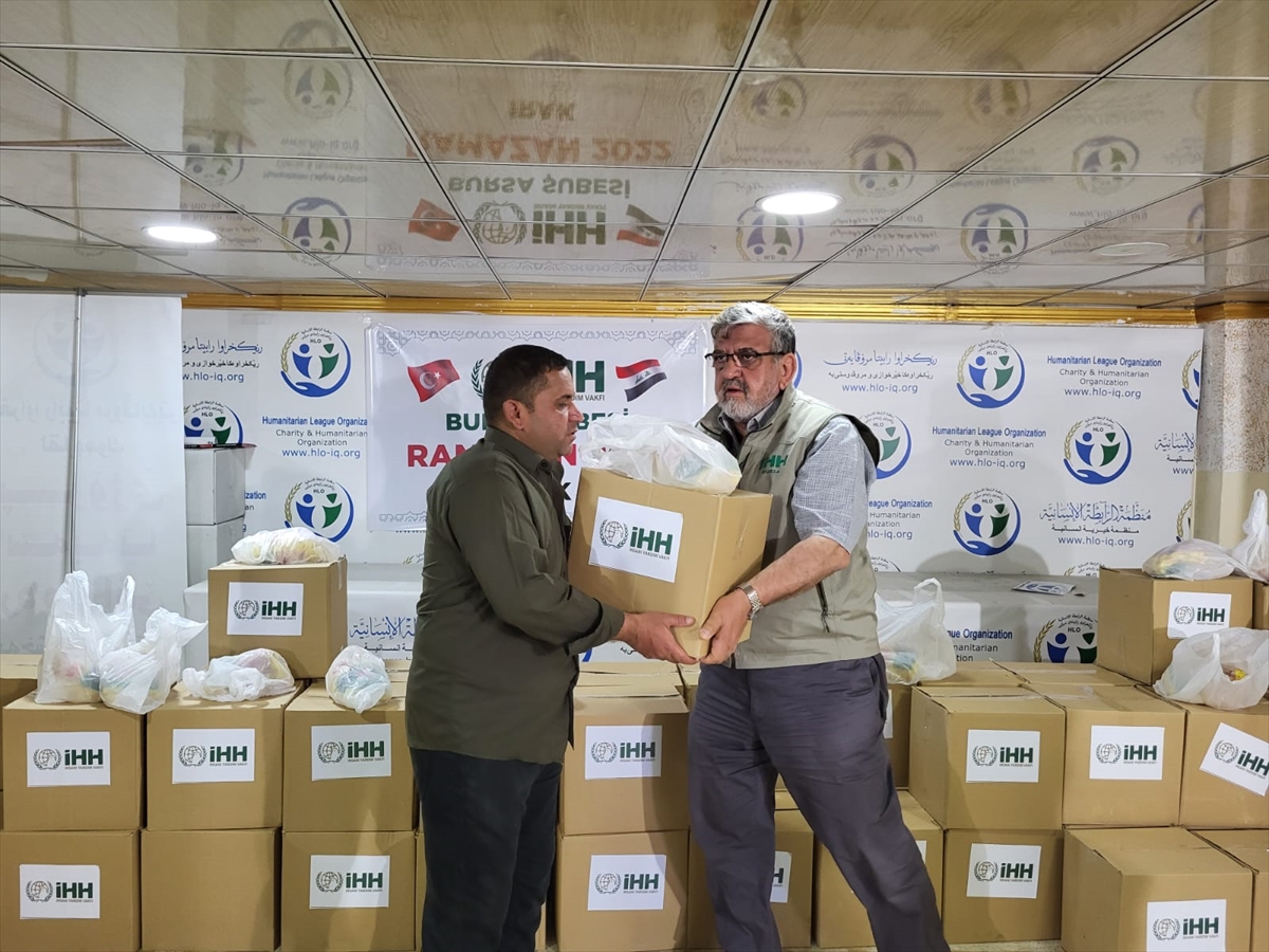 İHH, Duhok'ta ihtiyaç sahibi ailelere ramazan kumanyası dağıttı