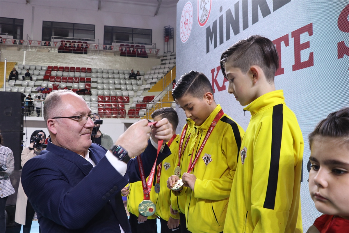 Karate Minik Yıldızlar Türkiye Şampiyonası Sivas'ta devam ediyor