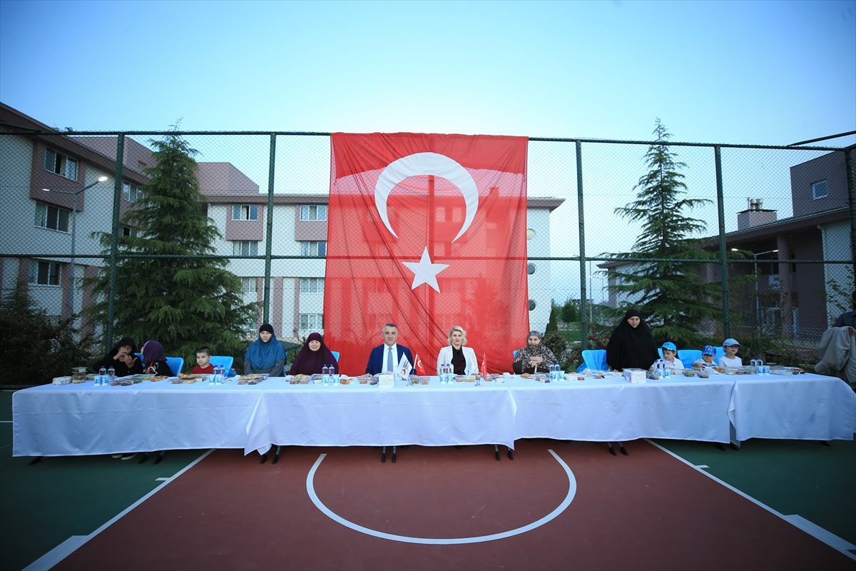 Kırklareli Valisi Bilgin, savaş mağduru Ukraynalı vatandaşlarla iftarda buluştu
