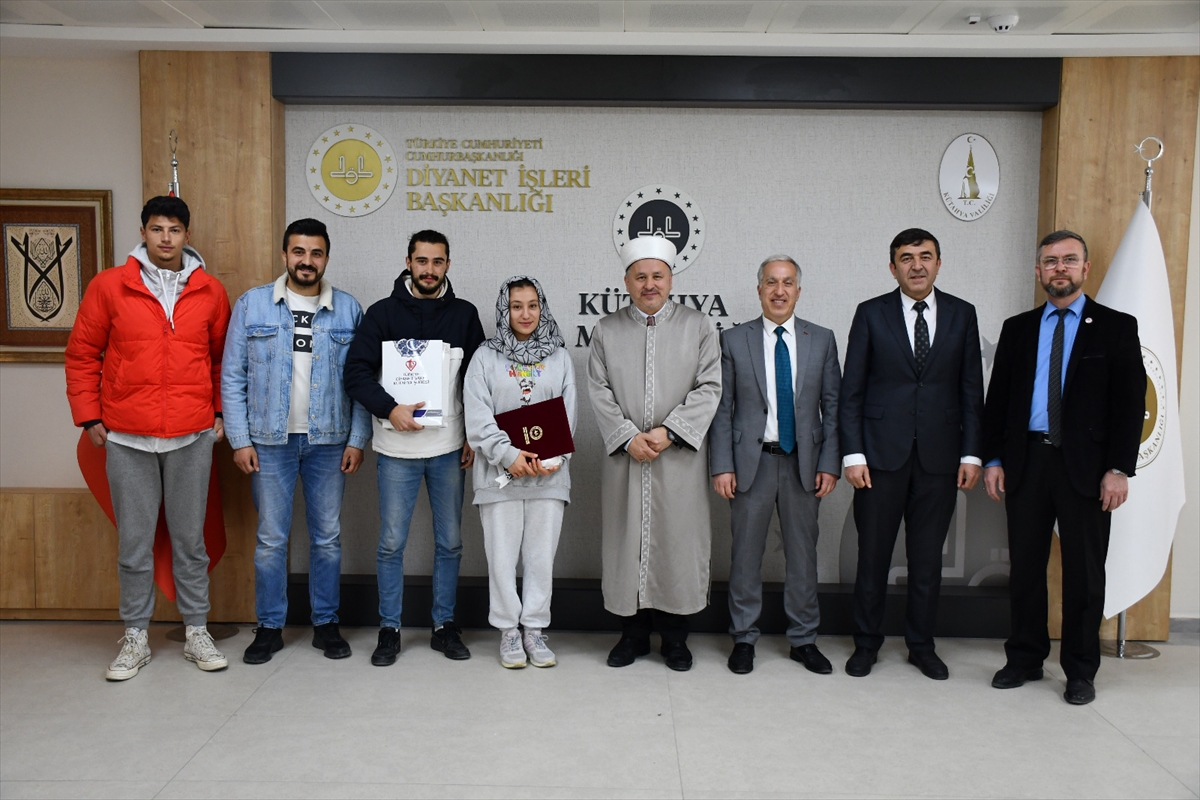 Kütahya'da Gürcistanlı öğrenci Müslüman oldu