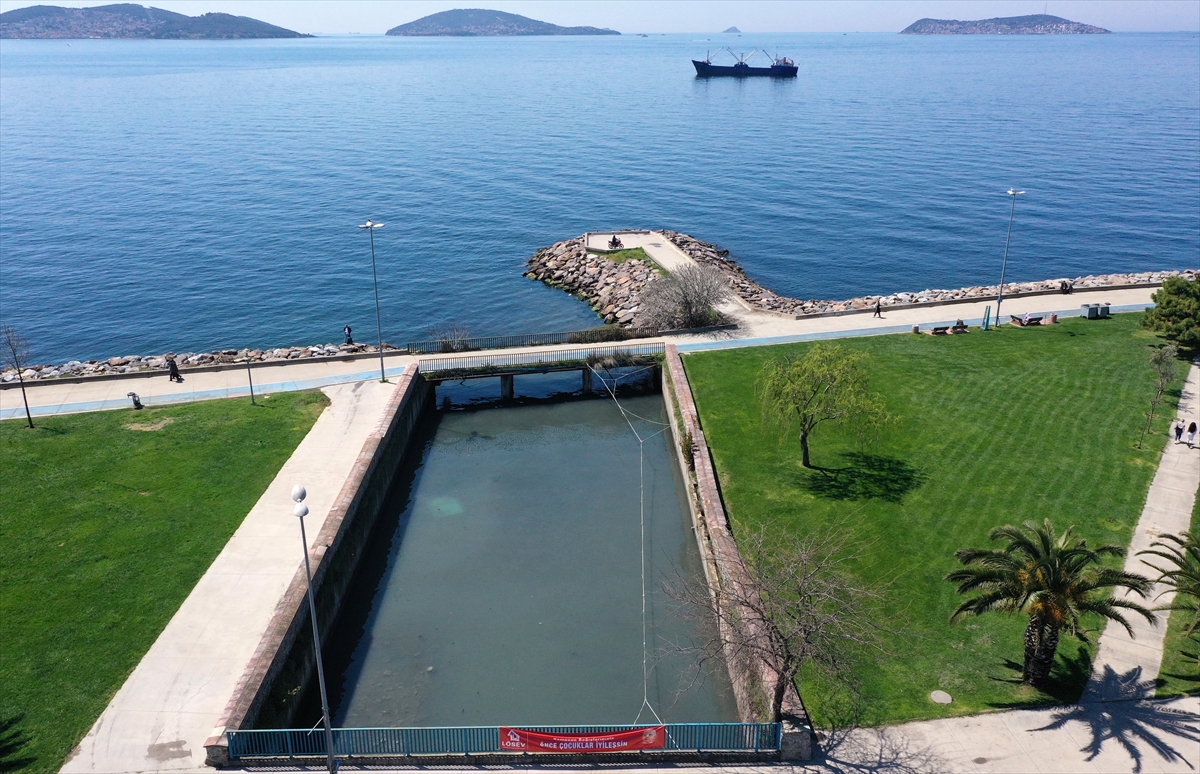 Maltepe sakinleri Dragos Deresi'ndeki kirlilik ve kötü kokudan şikayetçi